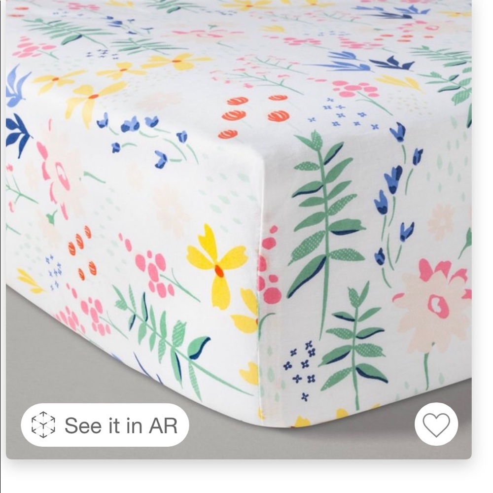 Fitted crib sheet